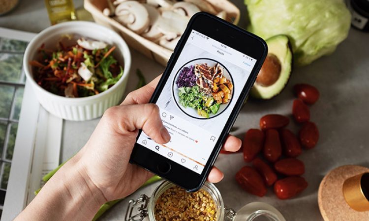 We Eat with our Eyes: How Customers Engage with Restaurants Online Before Dining